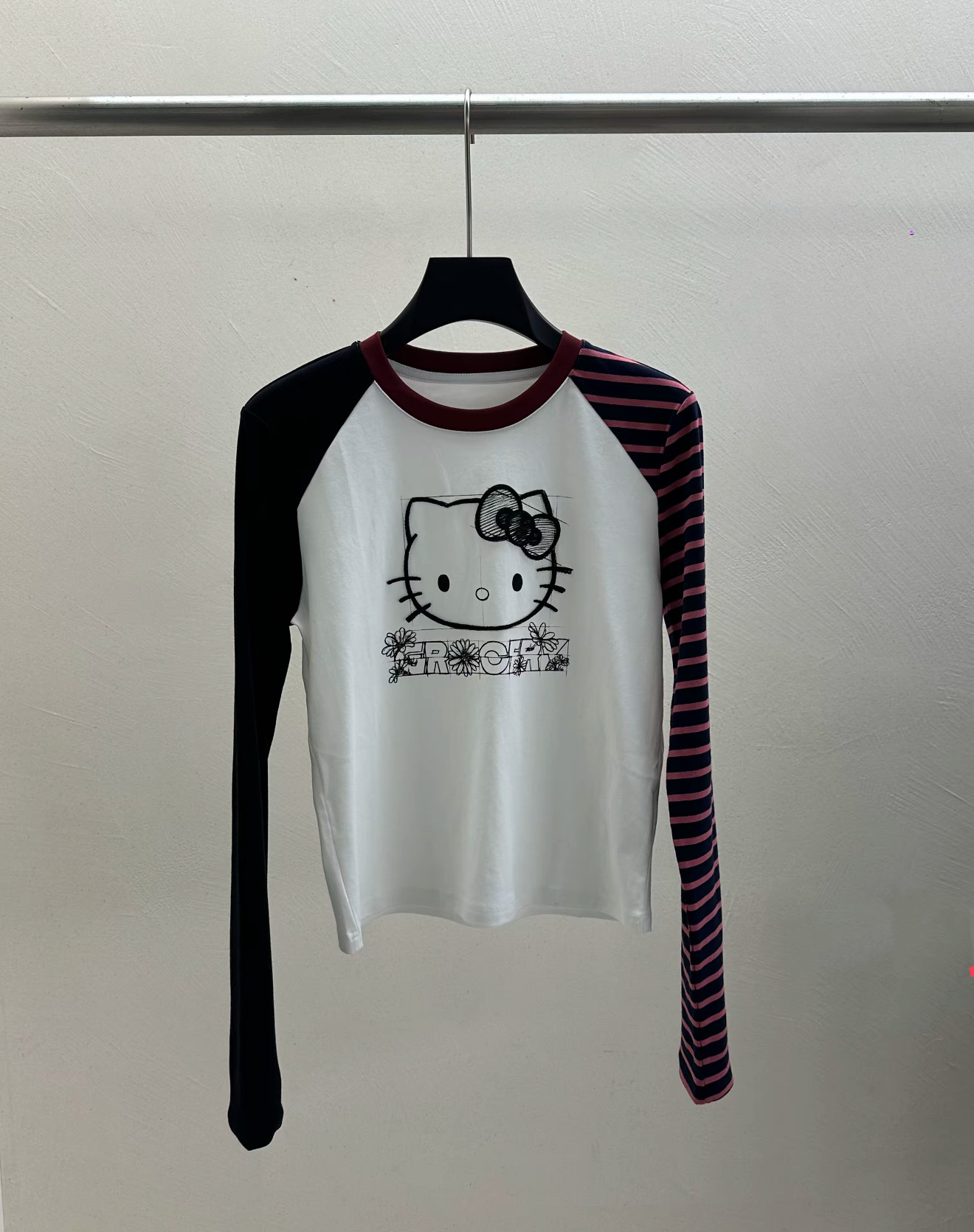 特价清仓 时髦减龄卡通猫咪刺绣撞色条纹插肩袖甜辣T恤上衣女