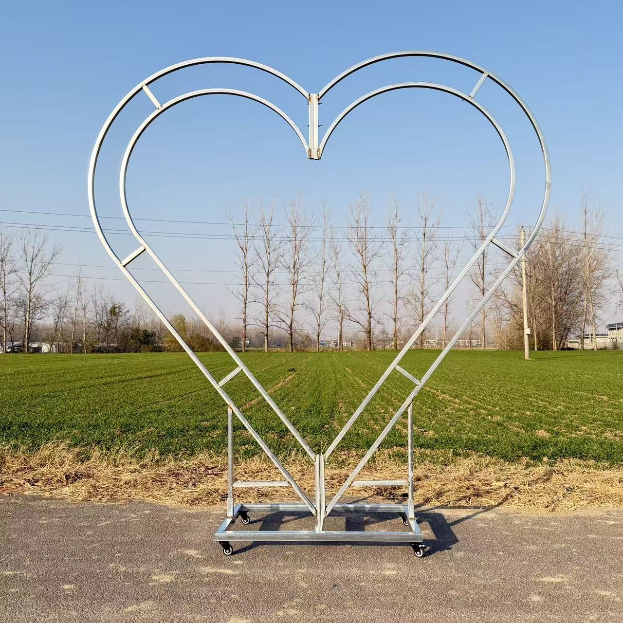 心形可移动爱心带轮子铁艺拱门