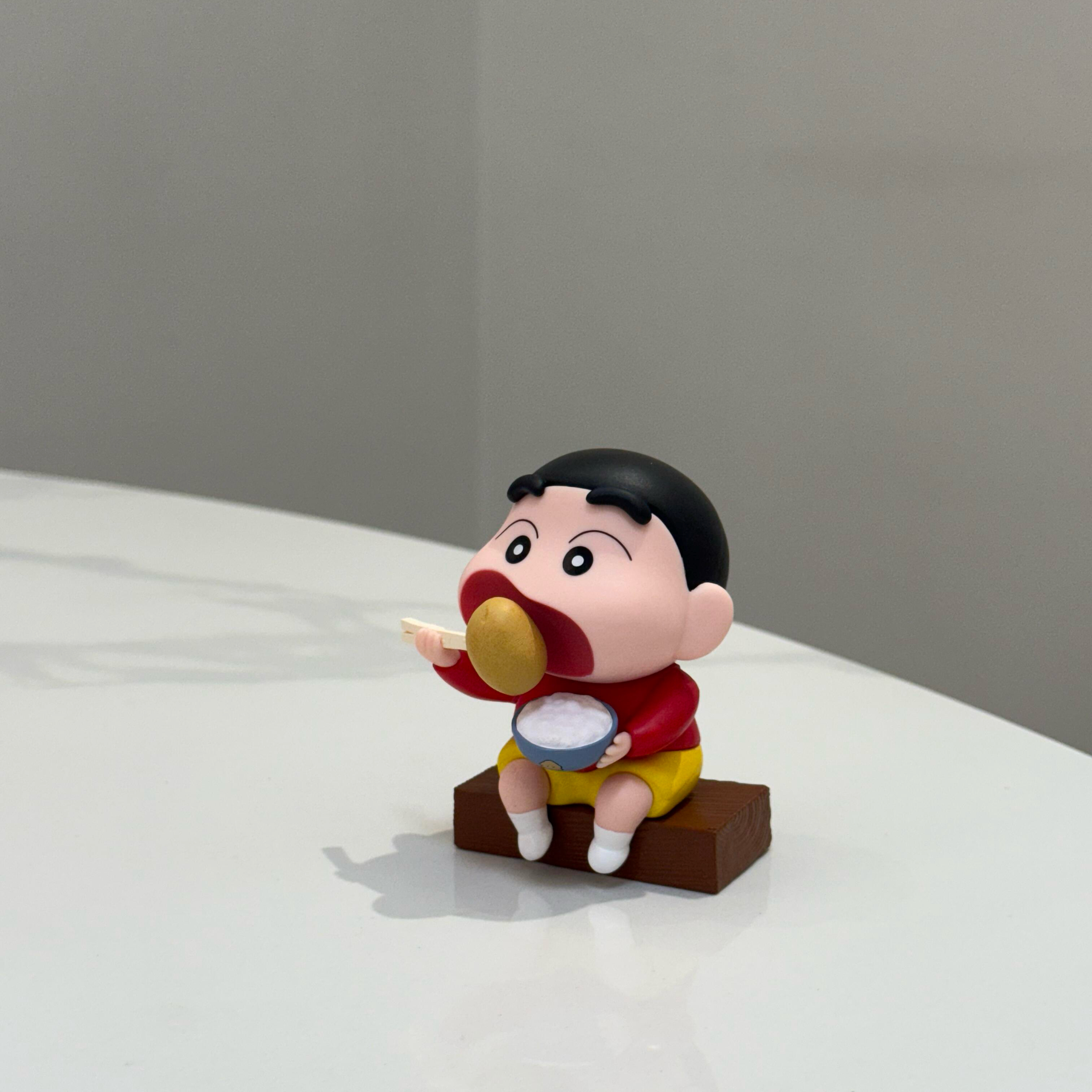 蜡笔小新周边潮玩吃土豆小新手办玩偶车载中控台桌面摆件干饭吃饭