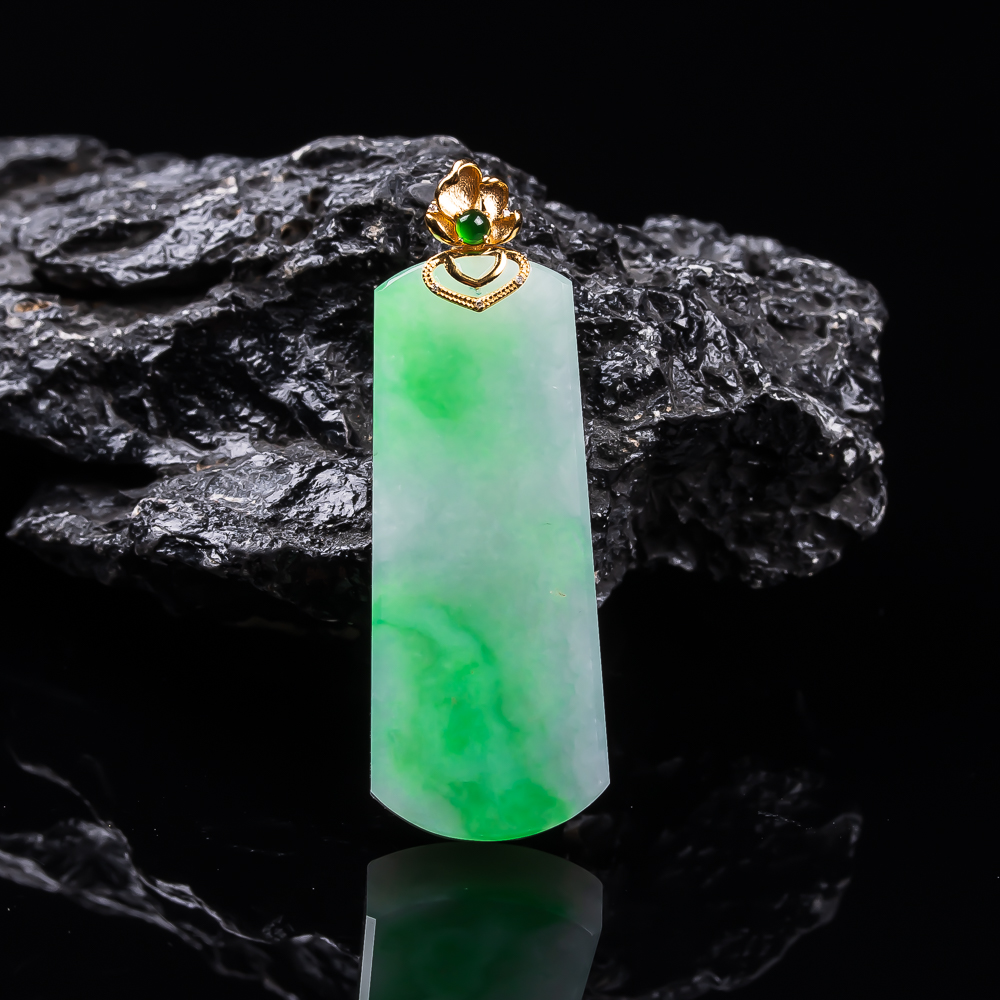 缅甸翡翠吊坠冰润飘阳绿无事牌挂件18k金镶嵌天然A货