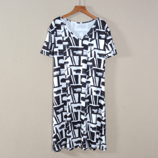 2025年夏季新品女装印花休闲A字裙连衣裙子短袖流行中长款潮