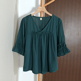 绿色宽松娃娃衫 2026年夏季 V领褶皱上衣女七分袖 休闲风灯笼袖 新款