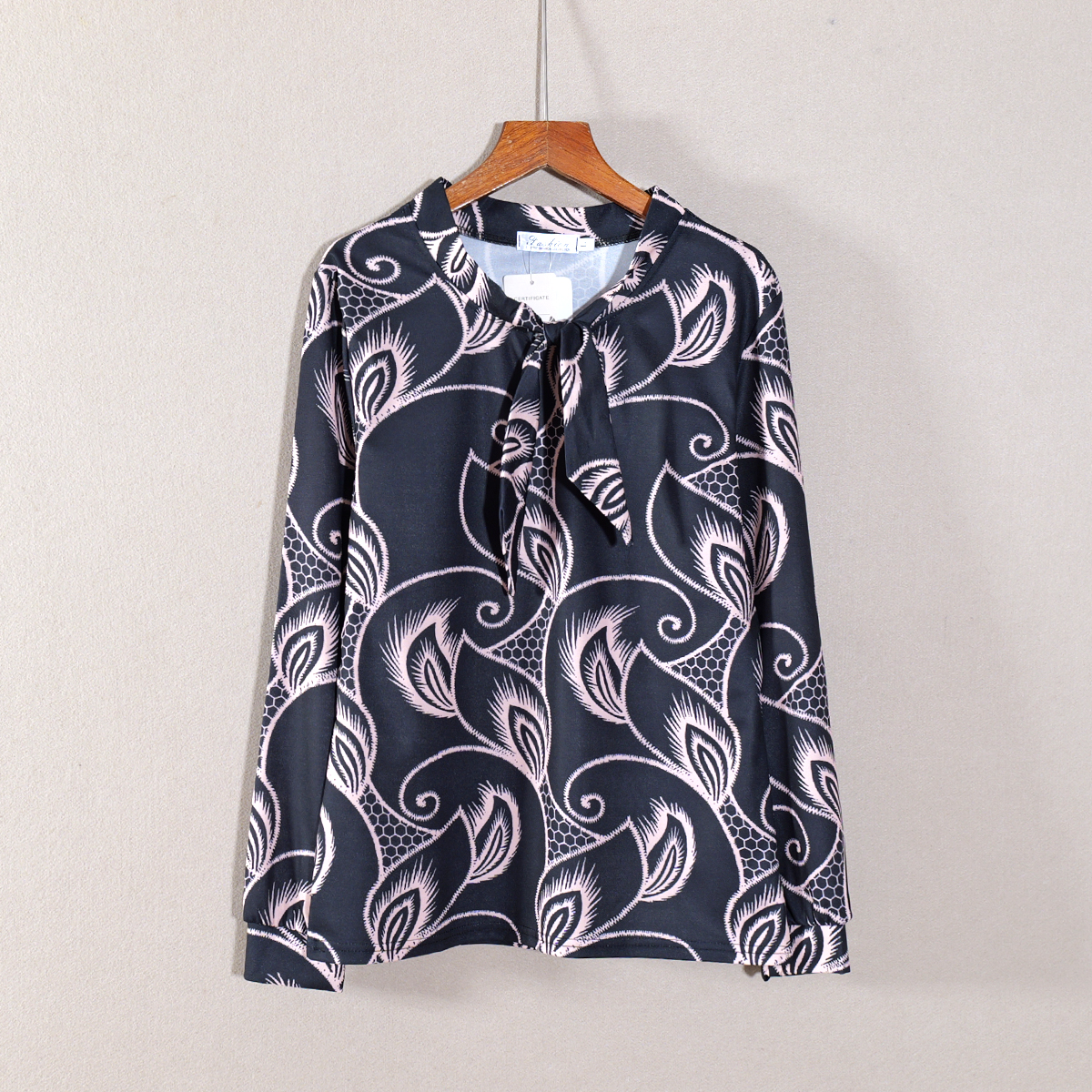 2025年秋款新品女装宽松印花长袖休闲风V领系带T恤衫打底衫上衣服