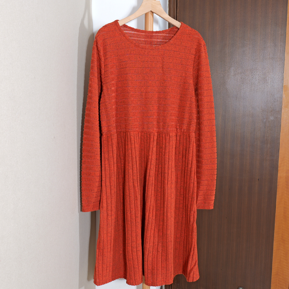 2025年秋款新品女装休闲风长袖针织中长款纯色圆领连衣裙子时尚潮