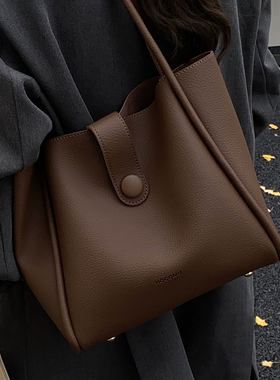 秋冬复古大容量上班通勤包女式2026新款高级感百搭纯色单肩托特包
