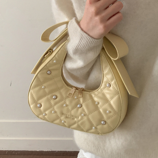 小众设计韩系洋气手拎包女2026新款百搭高级感时尚纯色单肩斜挎包