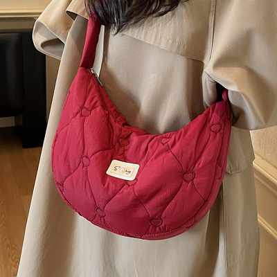 时尚休闲饺子包女单肩斜挎包