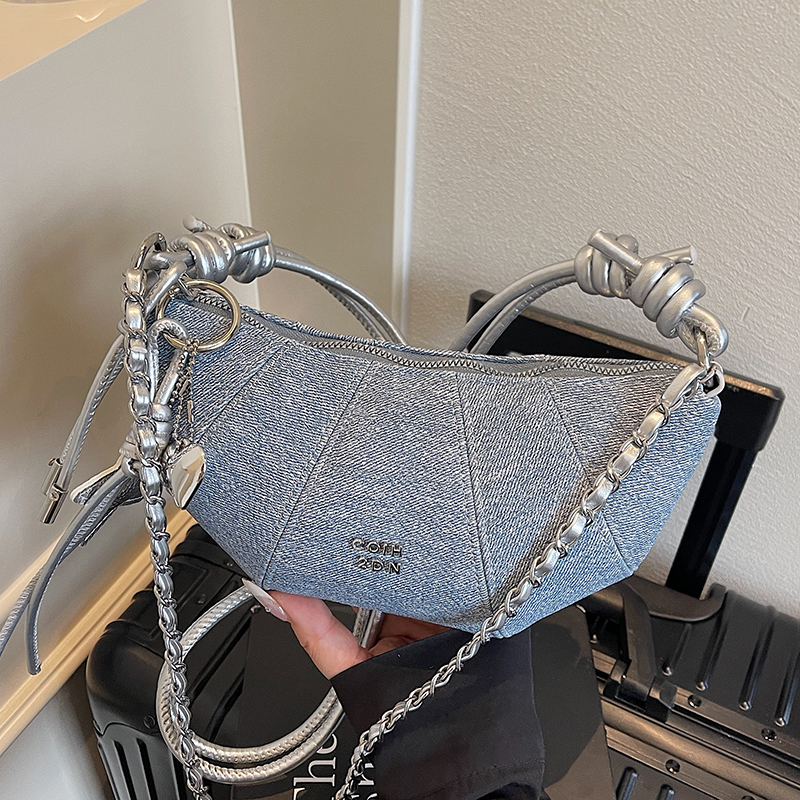 今年流行质感牛角包女式2025新款夏季百搭小众时尚链条单肩斜挎包