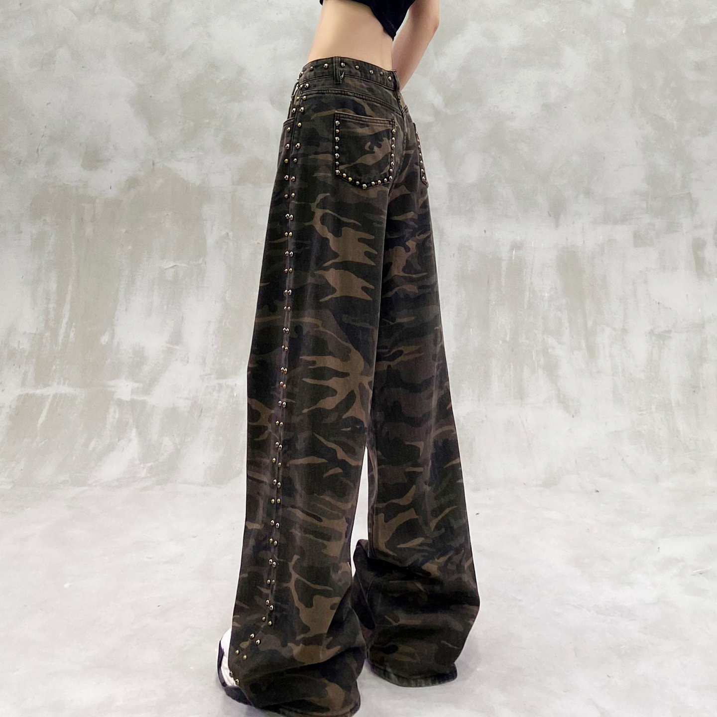 侧边钉珠装饰水洗牛仔裤女秋新款高腰宽松显瘦百搭直筒阔腿拖地裤