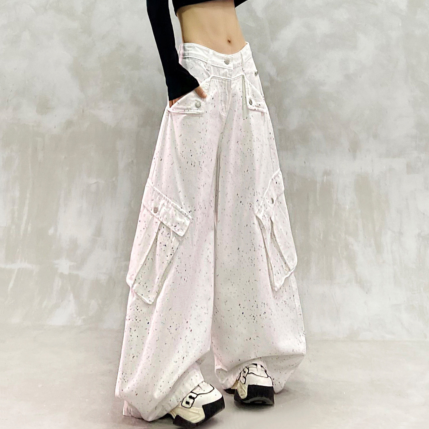 彩色喷墨装饰水洗白色休闲牛仔裤女春新款高腰宽松显瘦百搭弯刀裤