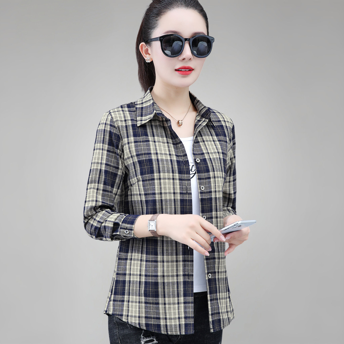 格子衬衣女款长袖春装2026新款翻领女士棉质上衣妈妈洋气时尚衬衫