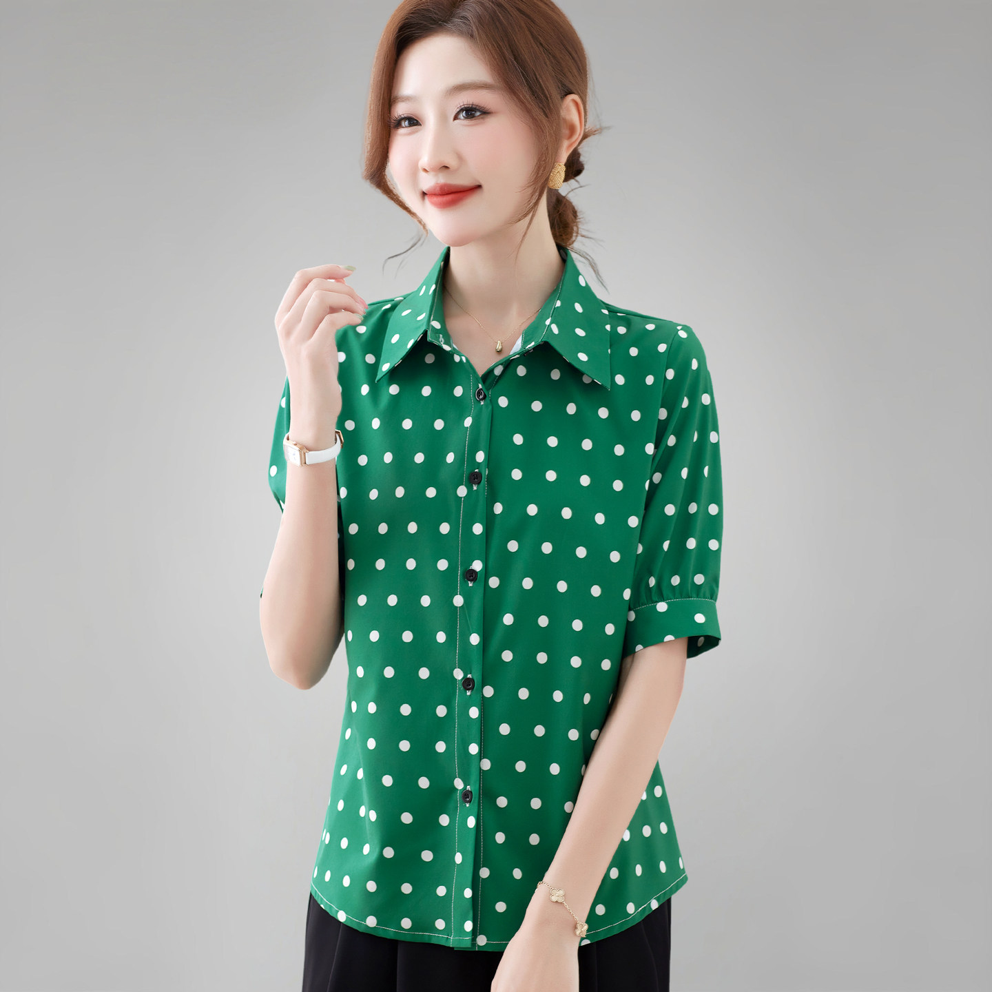 女士波点短袖衬衫夏季新款女装妈妈上衣洋气小衫中年半袖雪纺衬衣
