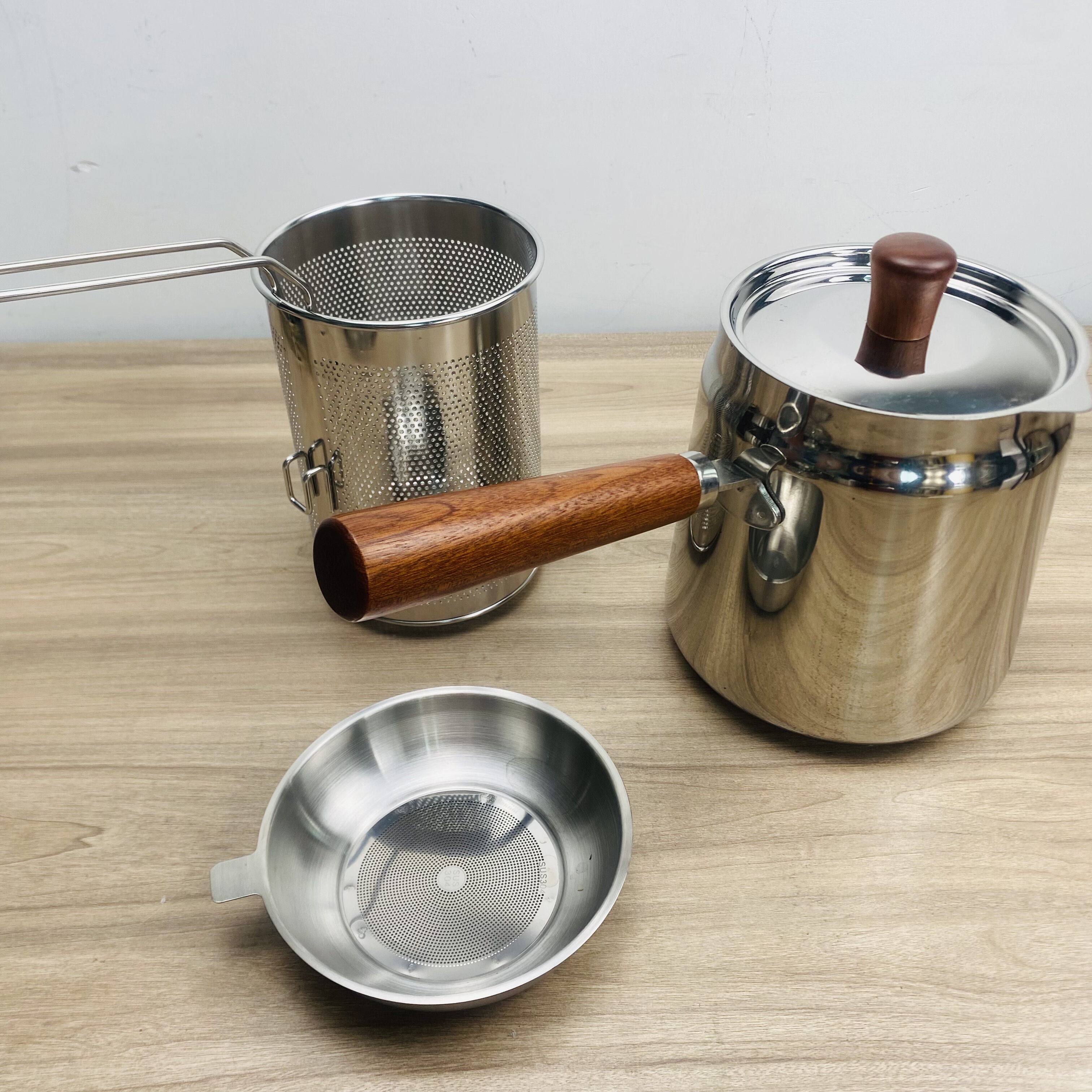 瑕疵304不锈钢复合底加厚带盖油壶多用油炸锅猪油罐烧水壶开水壶