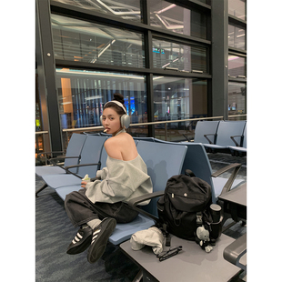 NanaByNana 复古露背挂脖卫衣女春秋设计两穿露肩上衣 镜头焦点