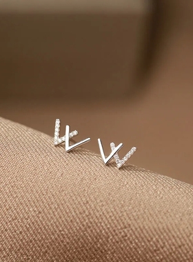 925纯银w字母耳钉女简约气质精致个性适合圆脸耳饰2020年新款显瘦
