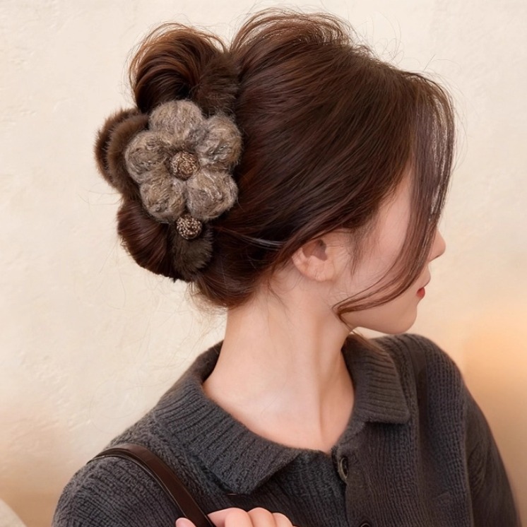 毛绒花朵大号抓夹女2025新款高级感鲨鱼夹秋冬后脑勺发抓夹子头饰