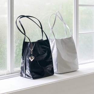 韩国ithinkso时尚 亮面气质百搭尼龙单肩包女大容量旅行通勤休闲包