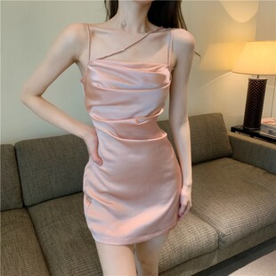 网红抖音直播衣服主播服装上镜性感缎面气质显瘦收腰吊带连衣裙夏