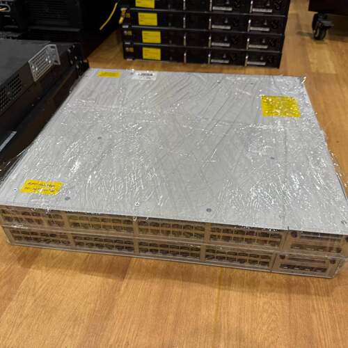 维修C9300-48T-A ，，思科原装成色不错需要拓展卡另议价
