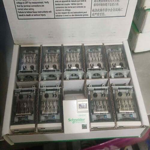 维修RXM4LB2BD 4 13，施耐德中间继电器位如图。议价
