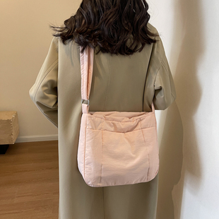 冬季新款大容量棉服单肩斜挎大包包2023新款时尚补课包大兜子纯色