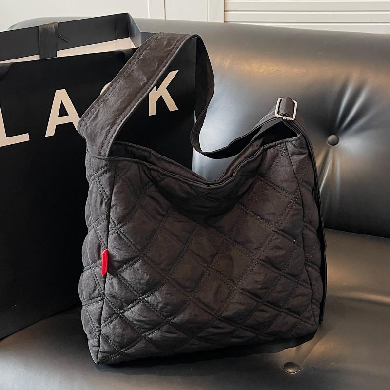 2024冬新款大容量托特包包女菱格羽绒包包流行百搭通勤单肩斜挎包