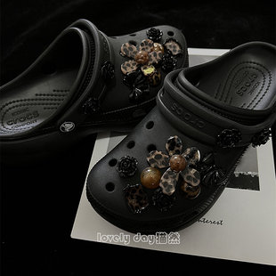 洞洞鞋配饰高级感豹纹鞋花适配Crocs卡骆驰经典鞋扣甜酷咖色原创