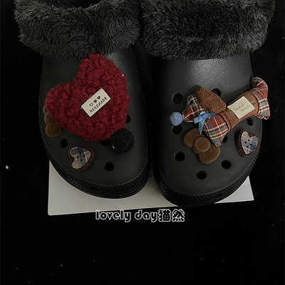 原创秋冬适配卡骆驰crocs洞洞鞋面高级格毛绒咖啡格子狗鞋花鞋扣