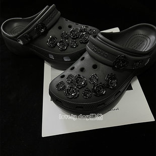 2026年春季新Crocs卡骆驰云朵小鲸鱼堆堆花簇洞洞鞋配饰黑鞋花扣