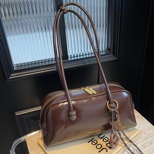 2024新款女包通勤油蜡皮高级感法棍手拎包大容量手提单肩腋下包潮