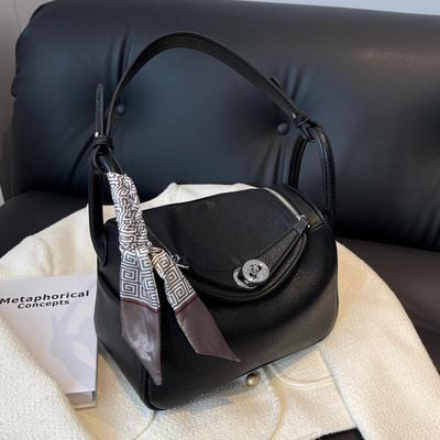 高级质感包包女2024秋冬时尚单肩斜挎包小众复古手提水桶包医生包