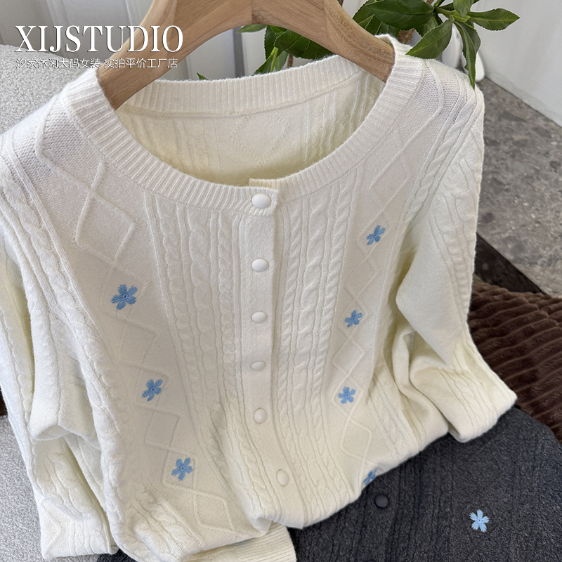 汐家女装 秋冬针织长袖毛针织衫大码宽松气质菱形格绣花开衫毛衣