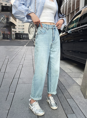 浅蓝色无弹哈伦牛仔裤女2024宽松显瘦梨形遮胯后袋数字印花老爹裤