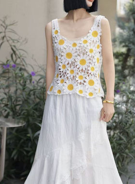 新款度假风钩花镂空针织吊带背心女白色花朵小众设计感叠穿上衣潮