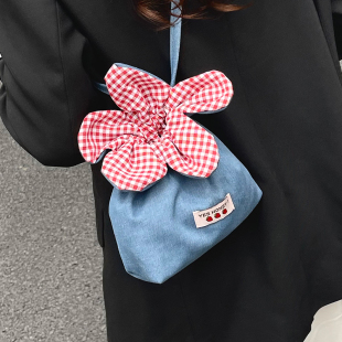 夏季 简约斜挎包甜美少女花朵水桶包 百搭牛仔小包包女2025新款 时尚