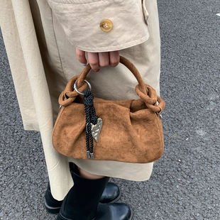 复古麂皮绒手拎小包包女2025新款潮时尚磨砂褶皱云朵包秋冬斜挎包