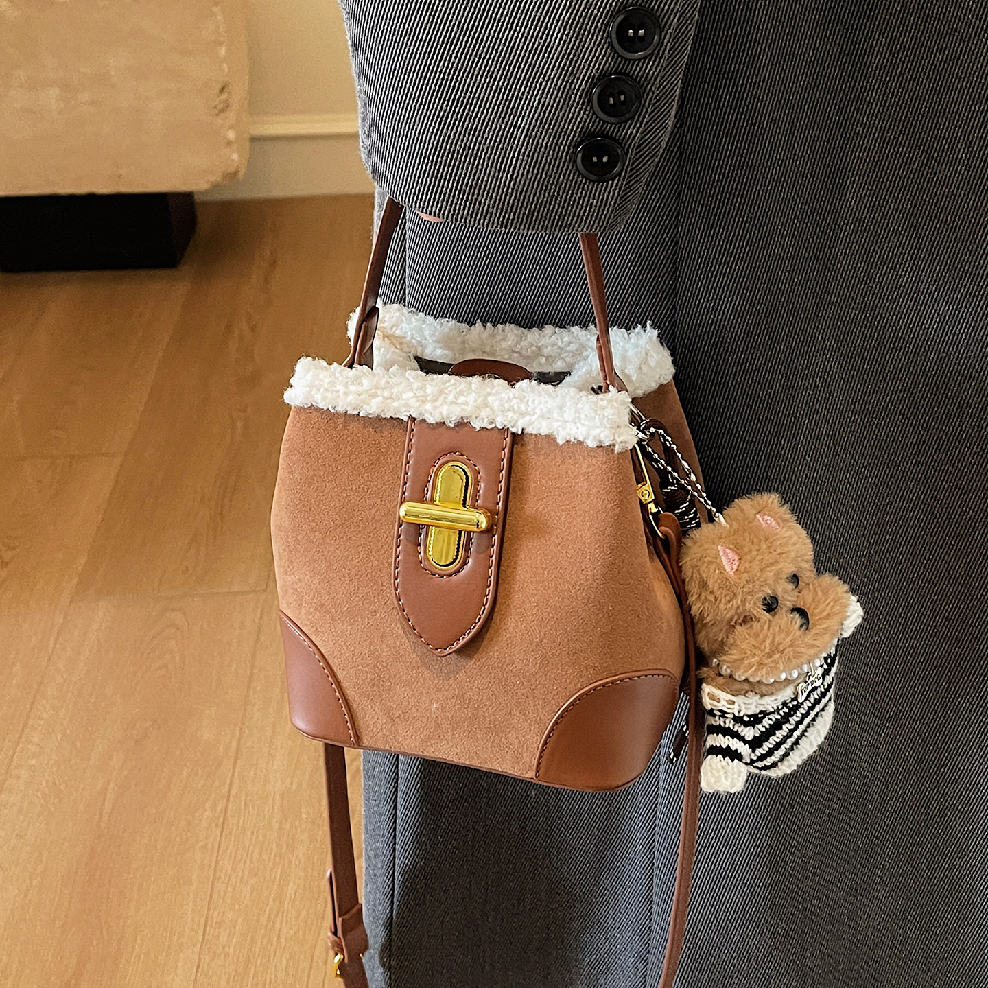 ZATZ美拉德磨砂毛边水桶包