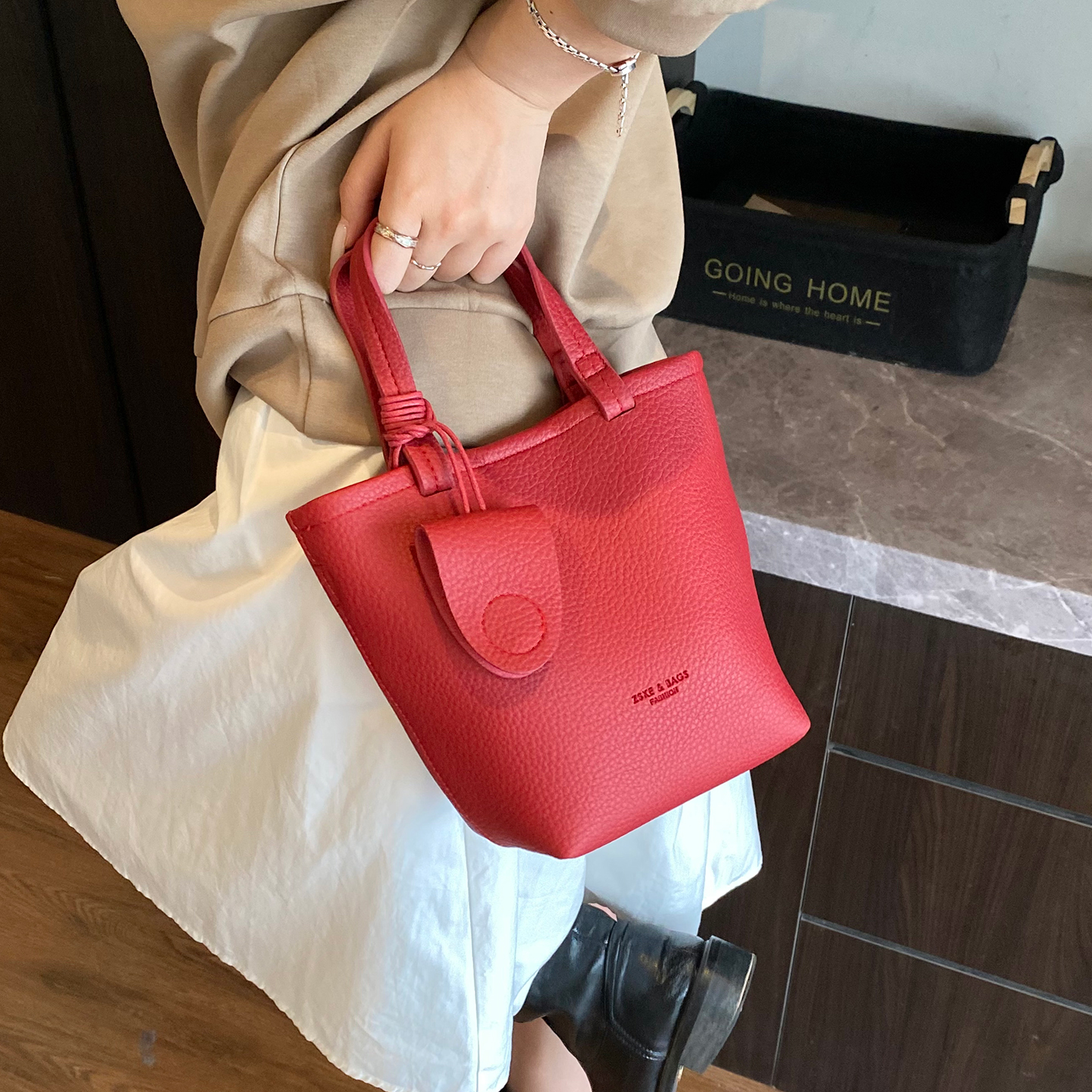 ZATZ简约荔枝纹手提软皮水桶包