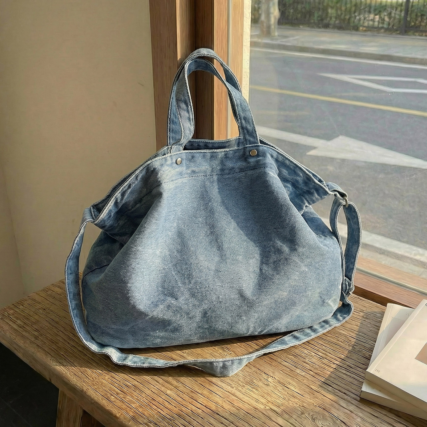 水洗牛仔布大包包女2026新款松弛感上班通勤托特包冬季百搭斜挎包