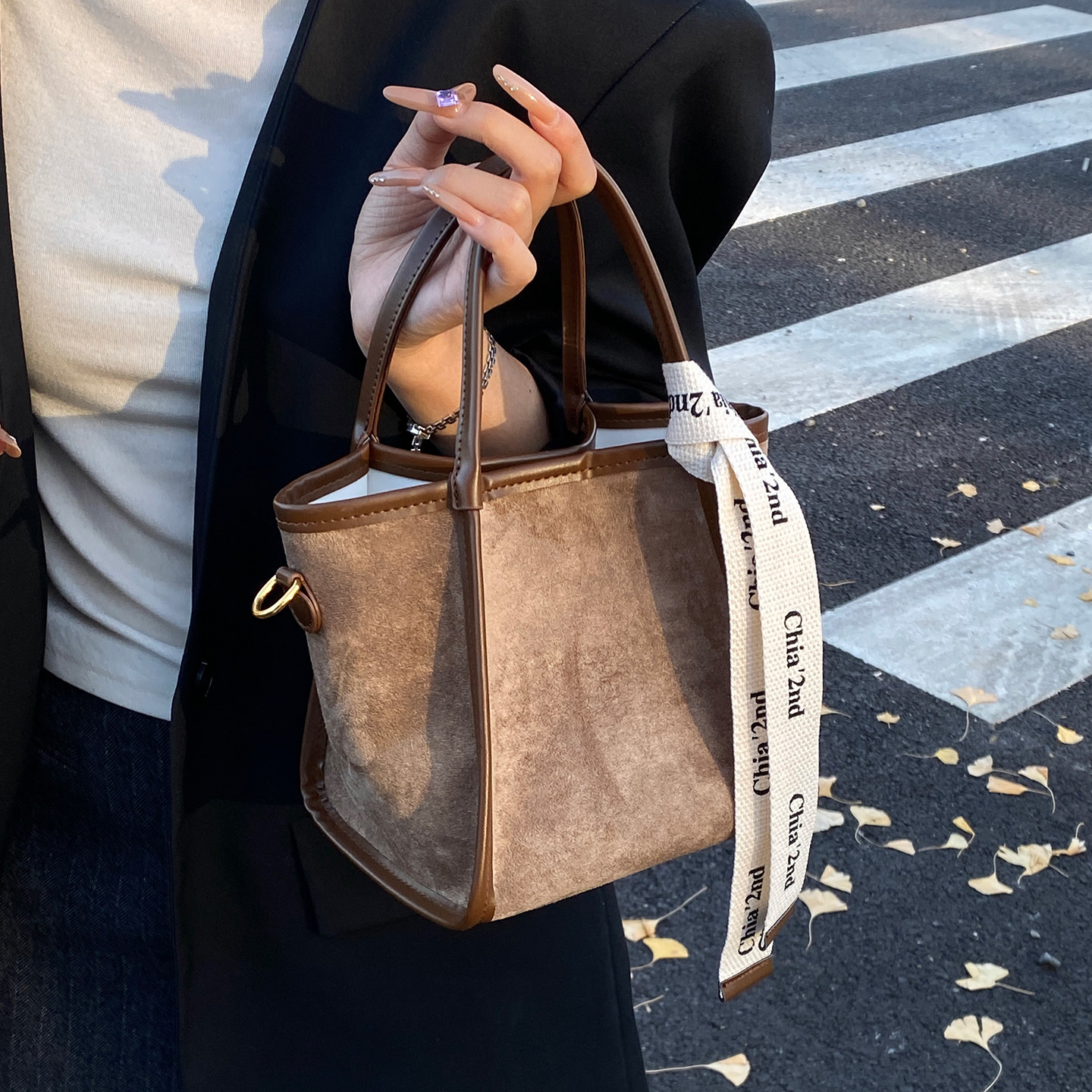 麂皮绒菜篮子小包包女2025新款秋冬时尚手拎水桶包复古质感斜挎包,箱包皮具/热销女包/男包,水桶包,淘宝优惠券,粉丝福利购,淘宝优惠卷