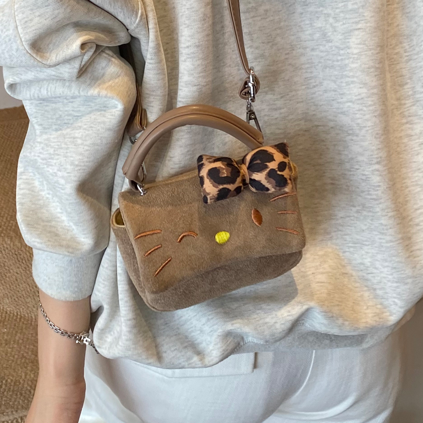 ZATZ可爱少女手拎麂皮绒口红包