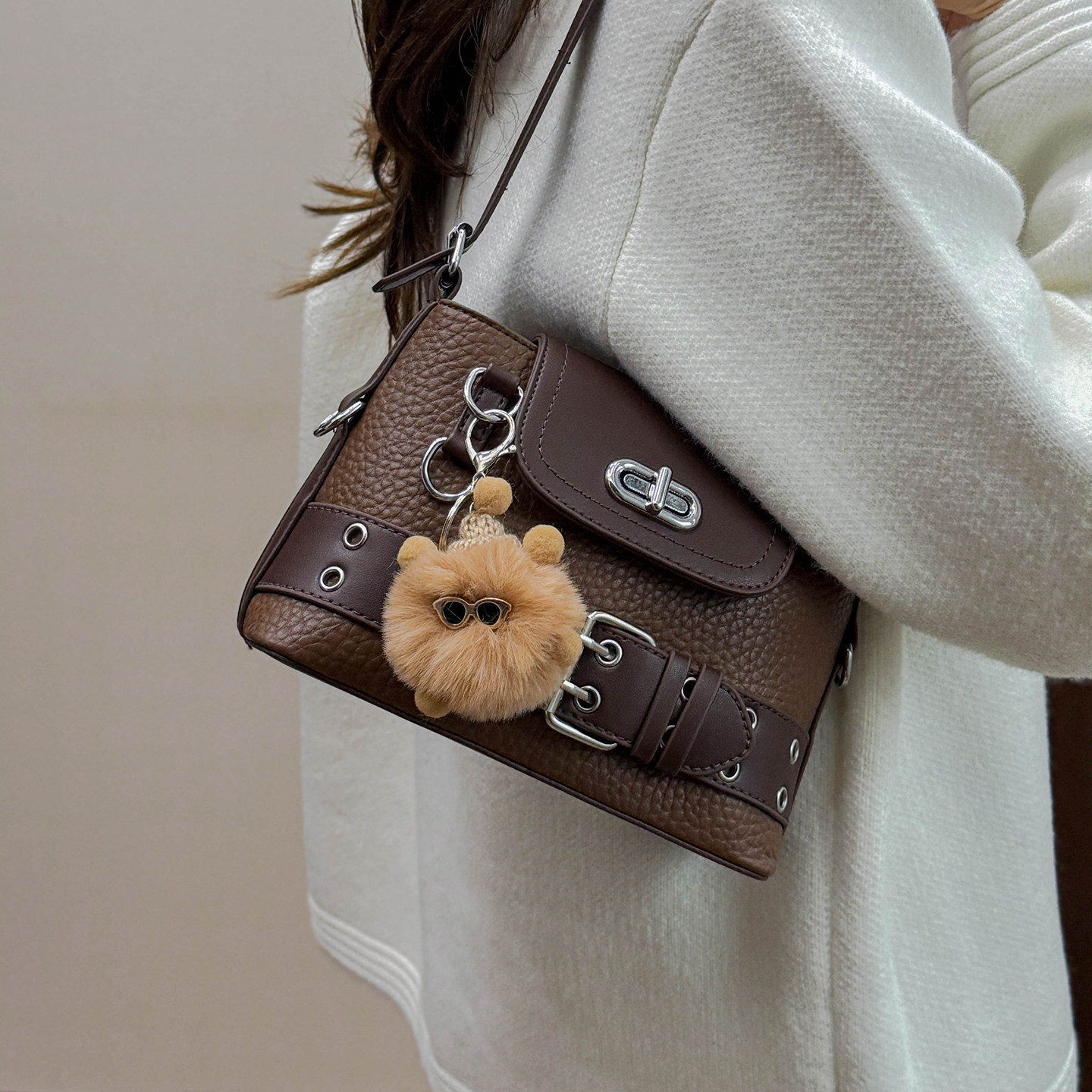 潮酷复古盒子小包包女2025新款冬季小众腋下水桶包洋气质感斜挎包,箱包皮具/热销女包/男包,水桶包,淘宝优惠券,粉丝福利购,淘宝优惠卷