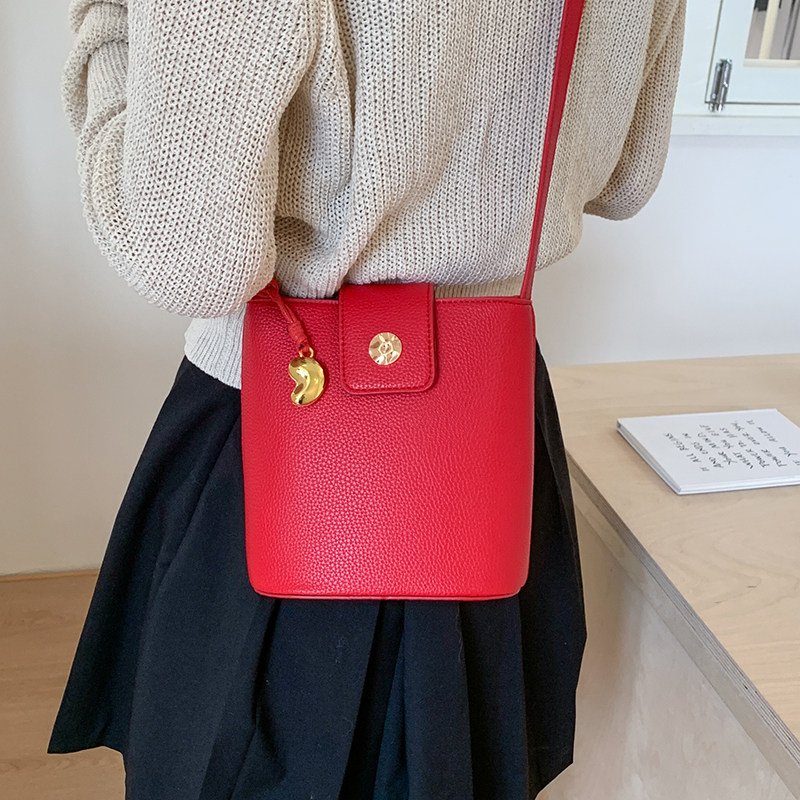 夏季流行软皮小包包女2025新款时尚荔枝纹水桶包简约高级感斜挎包,箱包皮具/热销女包/男包,水桶包,淘宝优惠券,粉丝福利购,淘宝优惠卷