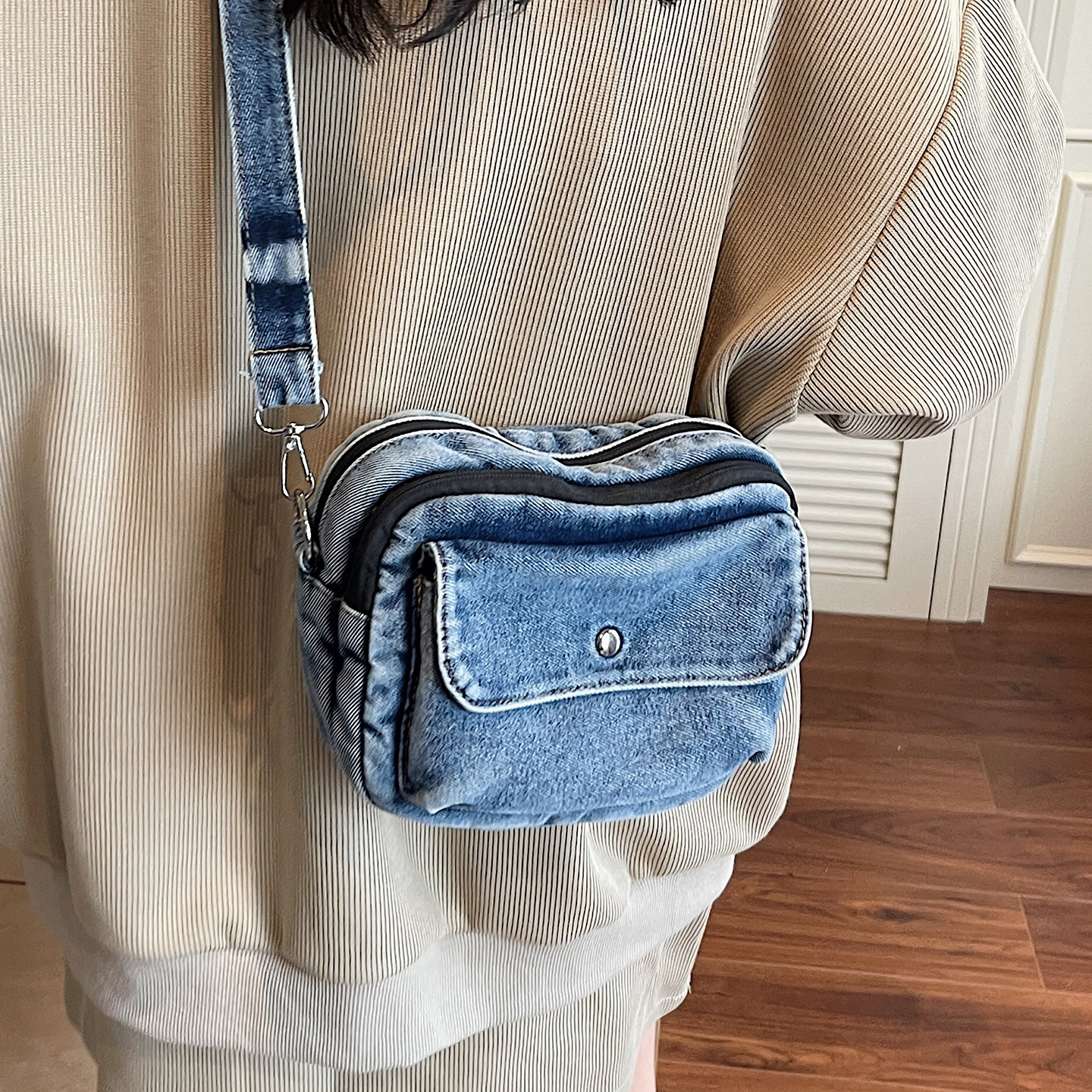 水洗牛仔布小包包女2026新款时尚工装风小方包夏季百搭宽带斜挎包