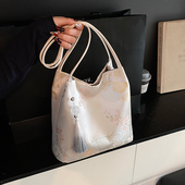 国风新中式 百搭单肩包 刺绣水桶包夏季 腋下小包包女2025新款 潮时尚