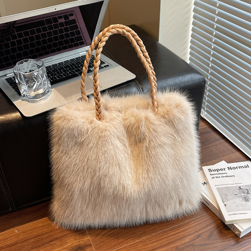 ZATZ百搭毛茸茸大包毛毛腋下包