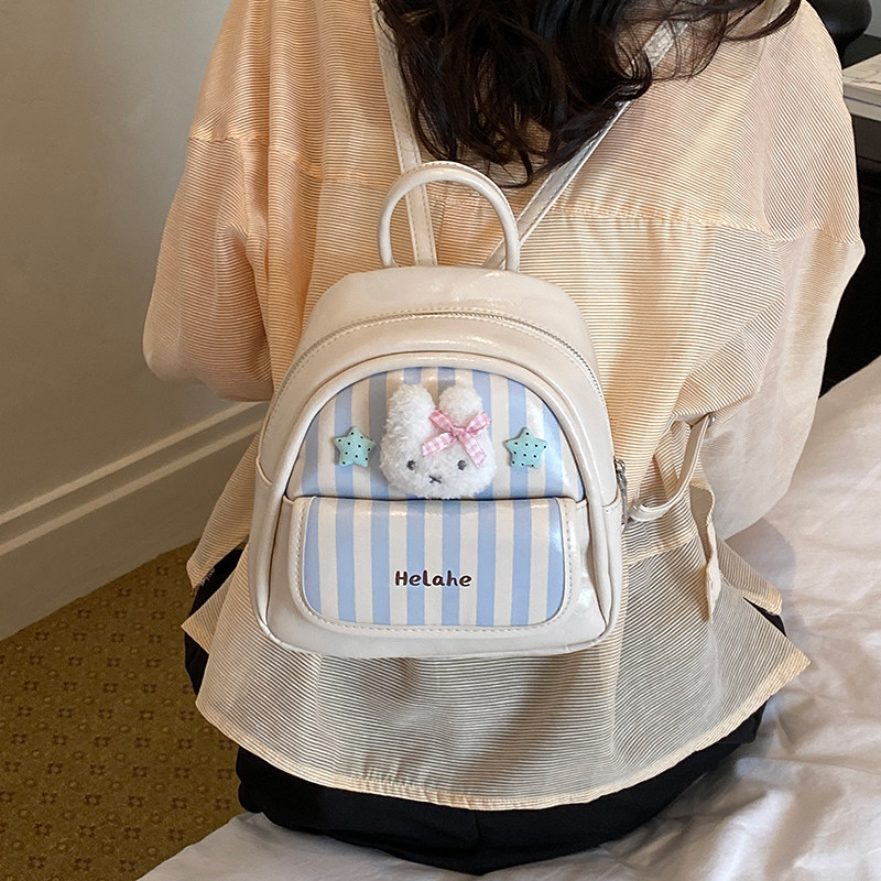 条纹油蜡皮双肩包女2026新款轻便百搭迷你书包夏季时尚旅行后背包