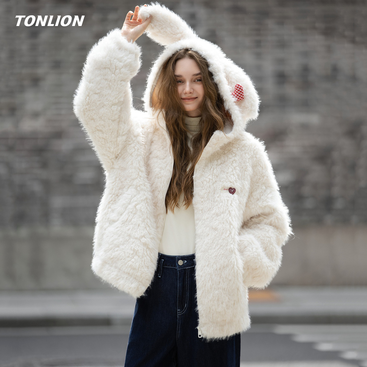 唐狮宽松兔耳朵连帽短款加厚外套