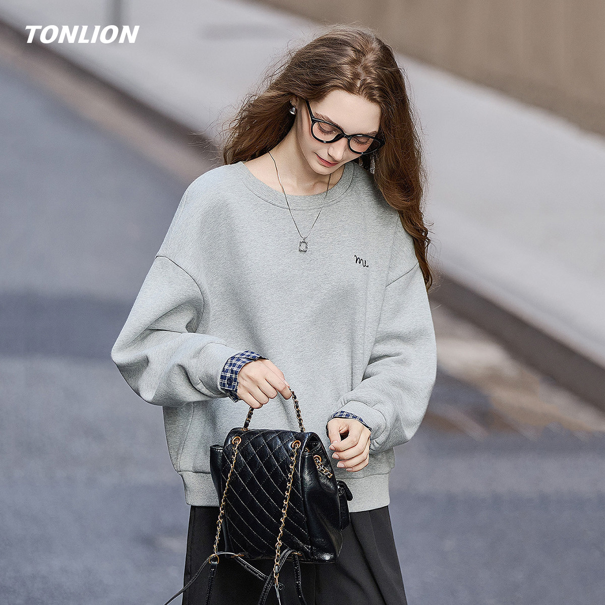 唐狮灰色加绒卫衣女2025冬季新款格子拼接设计感宽松圆领套头上衣