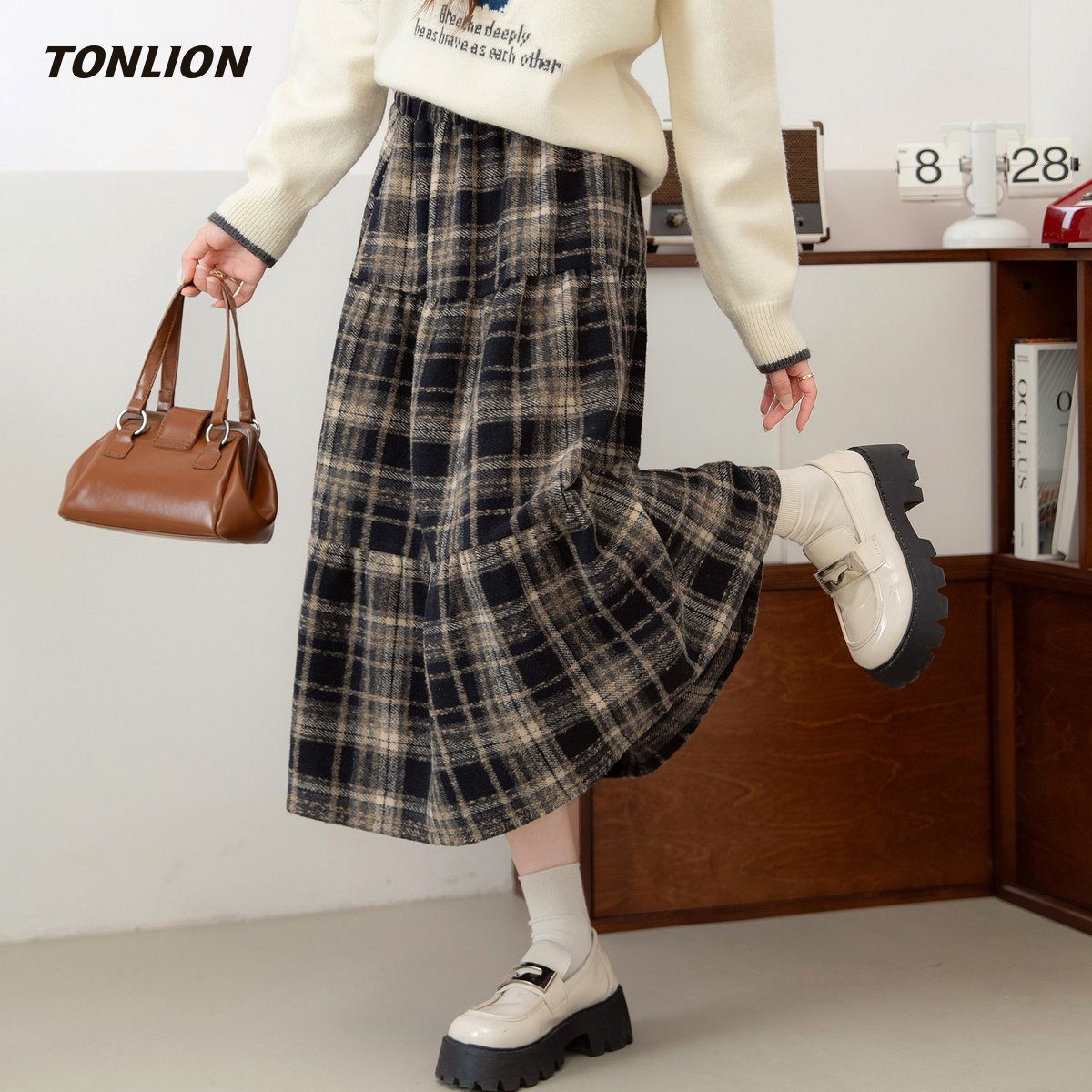 唐狮格子毛呢半身裙女2025冬季新款高腰显瘦高级感百搭长款蛋糕裙